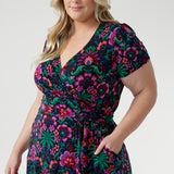 Double-layered back bodice adds subtle structure, while gathered sleeveheads and side pockets provide both style and practicality. Falling to a versatile midi length, the Alexis is made from crease-resistant fabric that requires no ironing, making it ideal for effortless, everyday elegance.