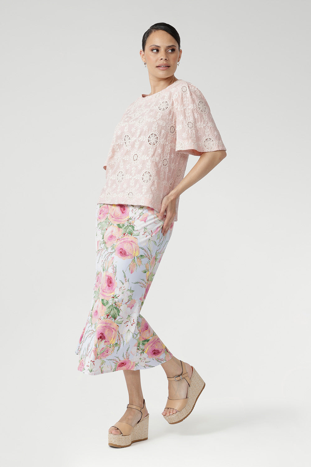 Easy-to-wear style Top. Pair with linen pants or with printed skirts or pants for an effortless summer elegance. Made in Australia with integrity.