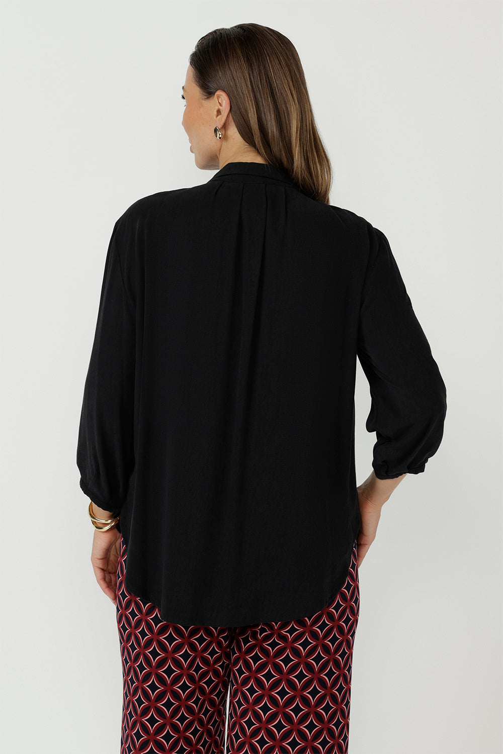 Crafted from a soft breathable Tencel Viscose fabric with a sand-washed texture and a soft drape. The fabric has no stretch.