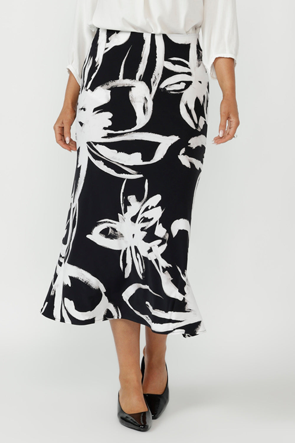 Pair it effortlessly with your wardrobe staples for a refined, Australian-made professional look that truly works.
