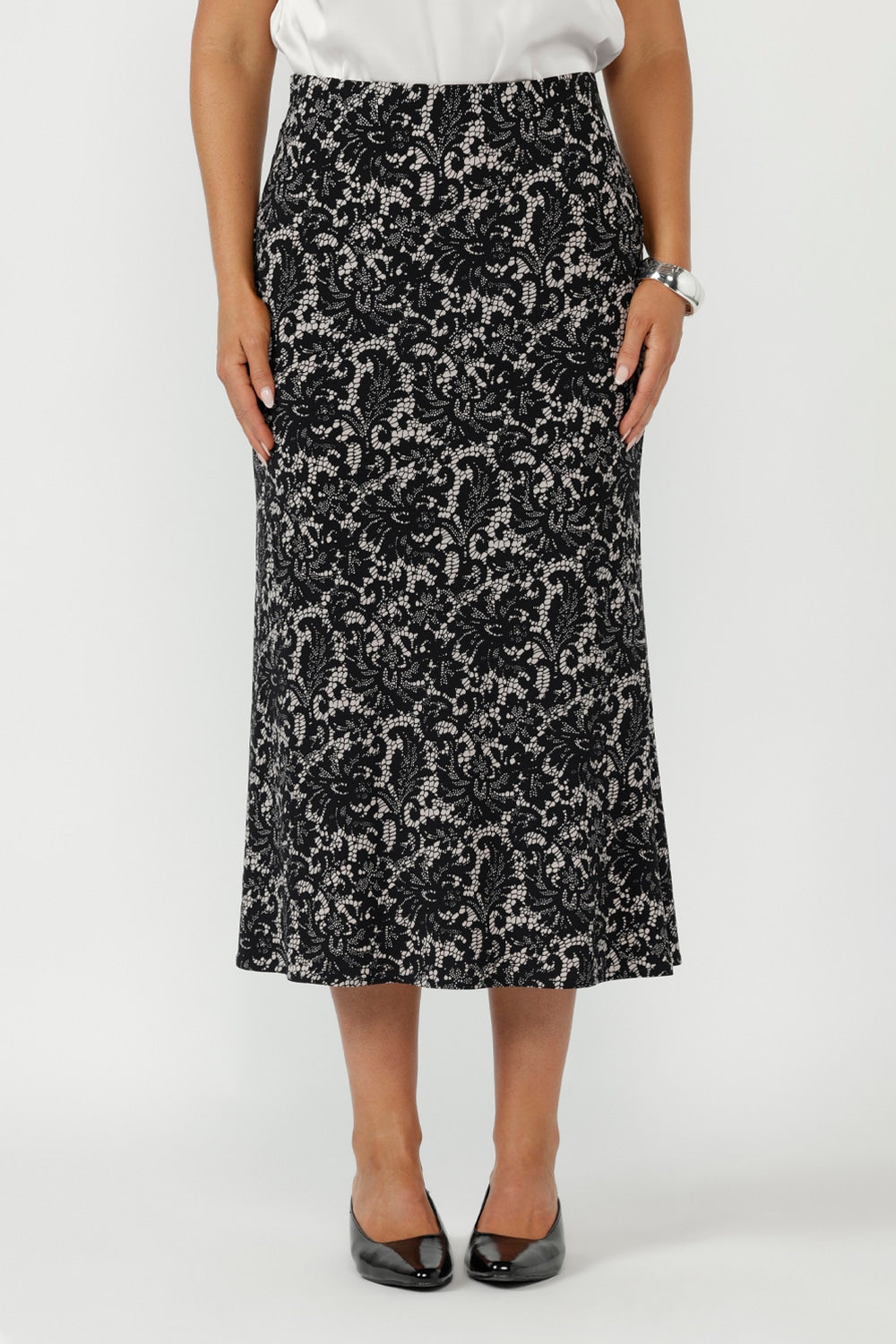Designed with a flattering A-line silhouette, the Asher Skirt offers easy movement and a streamlined fit.