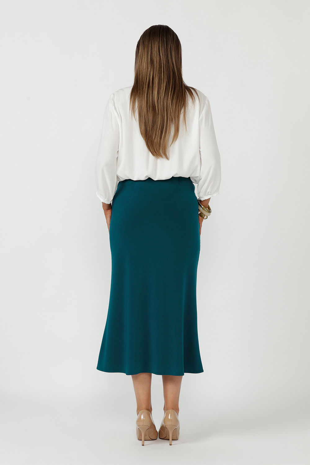 The Asher Skirt is crafted from signature dry-touch stretch jersey, combining effortless comfort with a sleek, flattering A-line silhouette for elevated everyday dressing. 