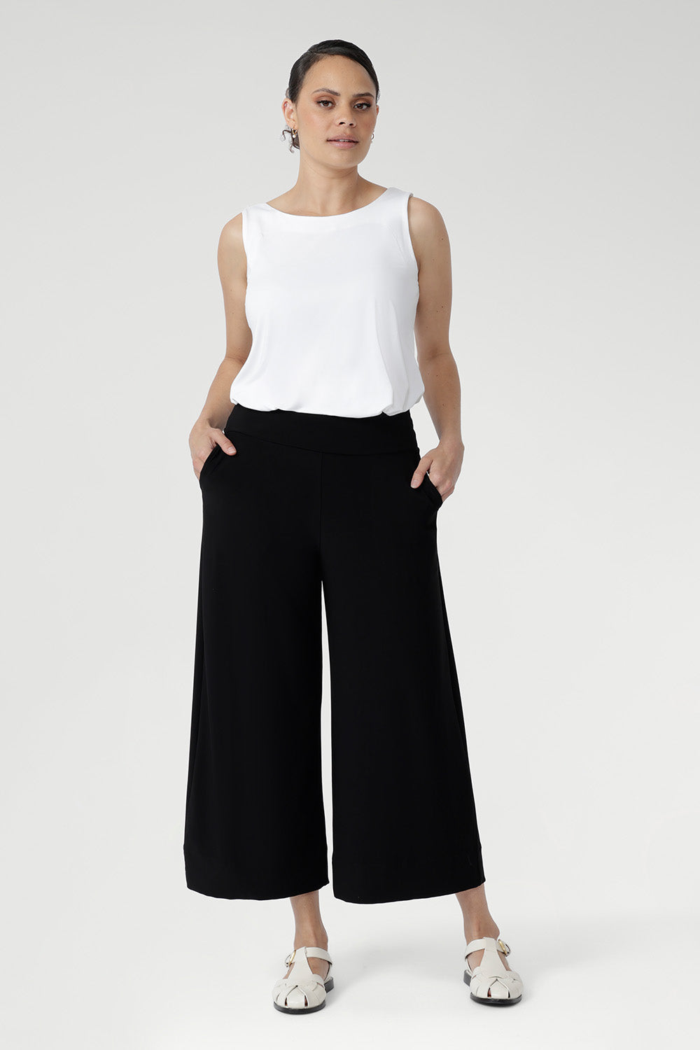 Crafted from our premium heavy-weight dry-touch stretch jersey fabric, the Bradley Culotte fuses comfort and style. Featuring a double-layer waistband, side-pockets, and cropped length, they pair perfectly with a shirt for an elevated outfit or with plain top for a more relaxed look.
