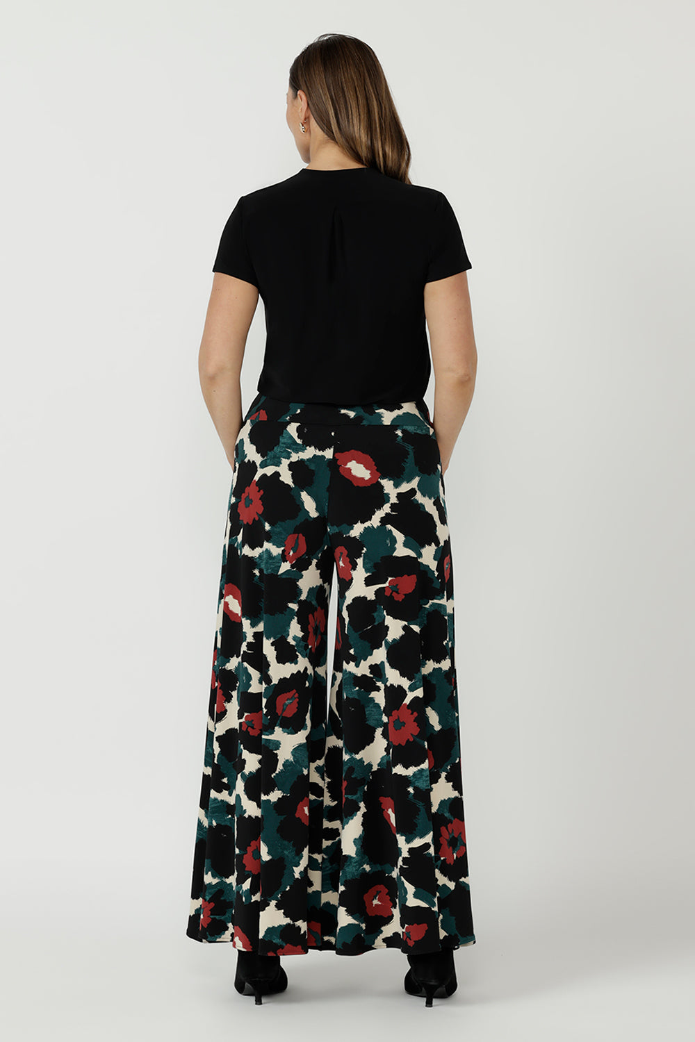Women’s Caspian Palazzo Pant in lightweight stretch jersey with a flattering double-layer waistband, side pockets and flowing full-length palazzo legs.
