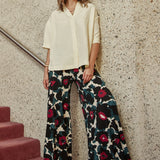 Women’s palazzo pants in premium wrinkle-resistant jersey, featuring a full-length wide leg, comfortable double-layer waistband and practical side pockets.