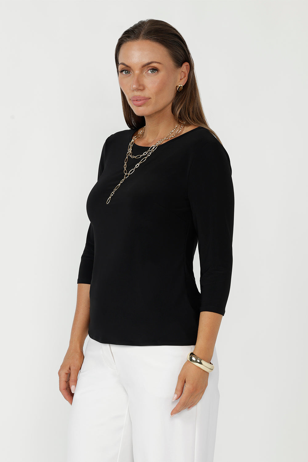 Women’s Collins Top in soft stretch dry-touch jersey with a streamlined silhouette, boat neckline, dipped hemline and elegant 3/4 length sleeves.