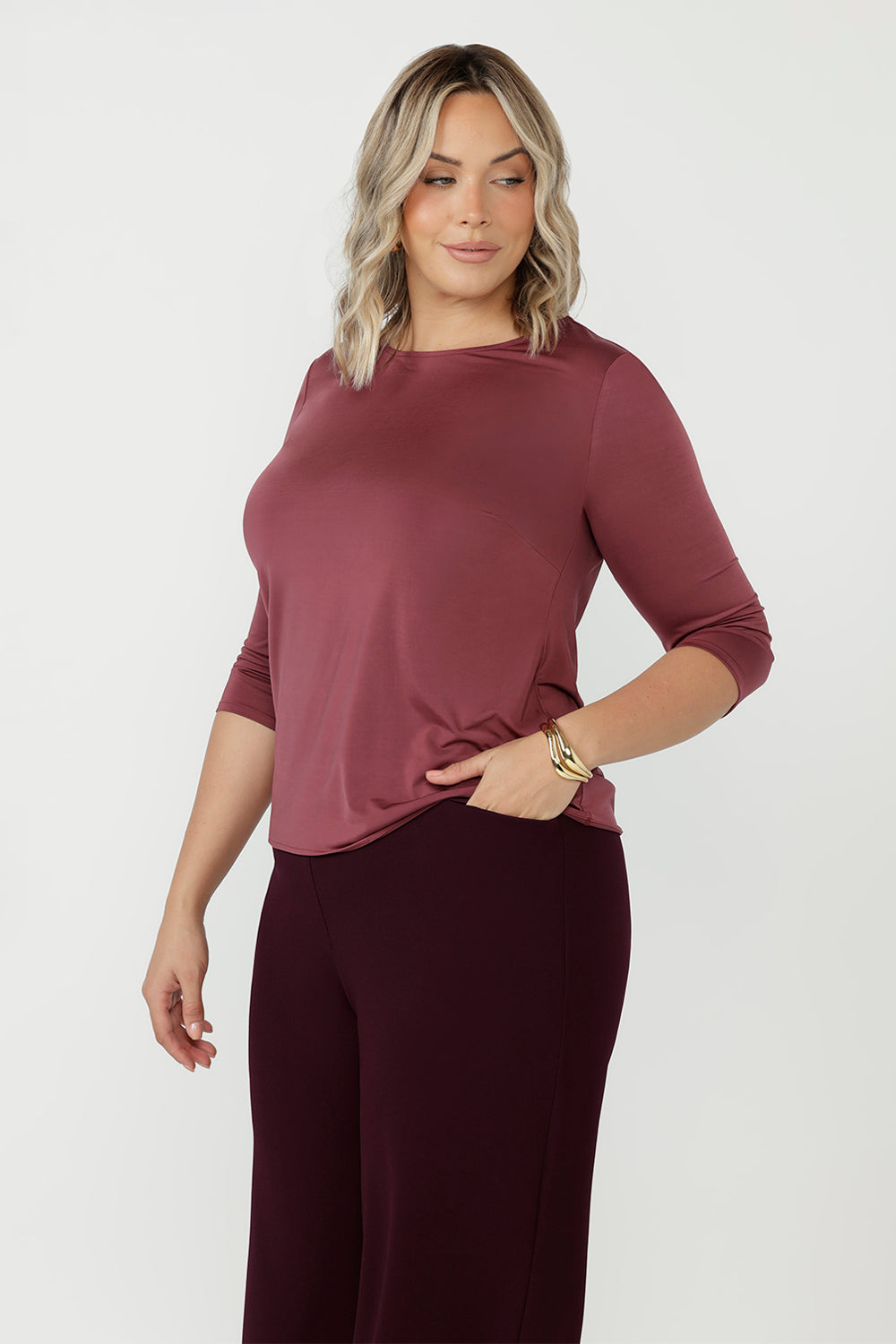Crafted from our signature slinky jersey fabric, the Collins Top is an essential every-day style perfect as a base layer. 