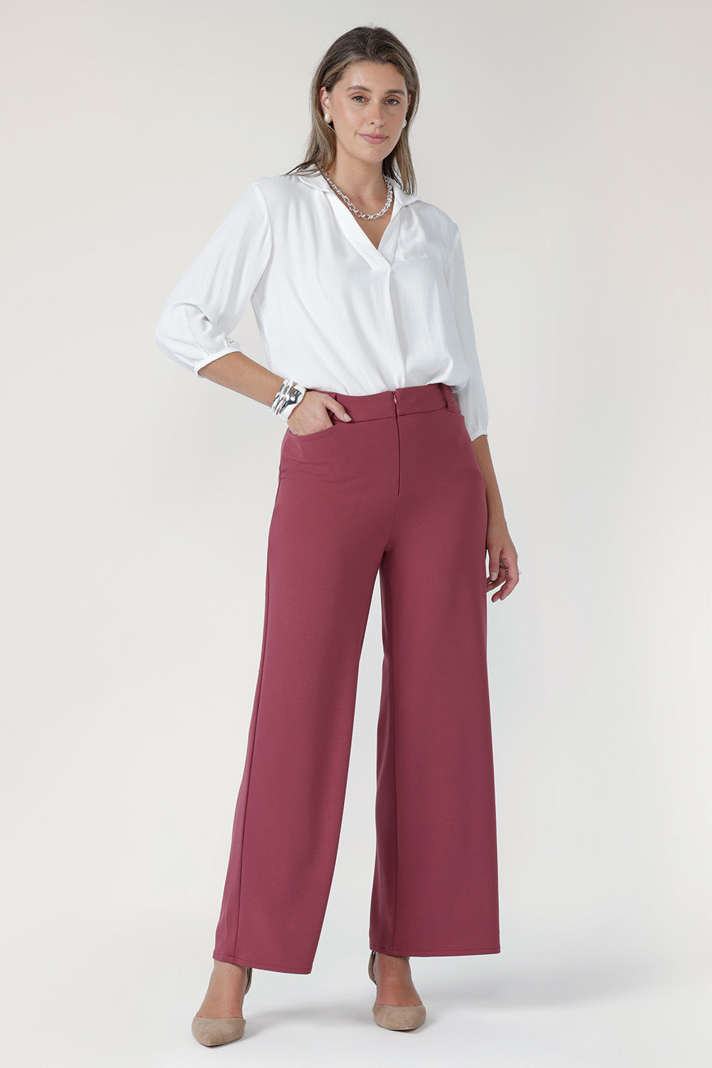 Crafted from luxe scuba crepe jersey, the Drew Pant delivers a refined take on modern tailoring. With its smooth texture and supportive stretch, it offers a polished look while maintaining all-day comfort.