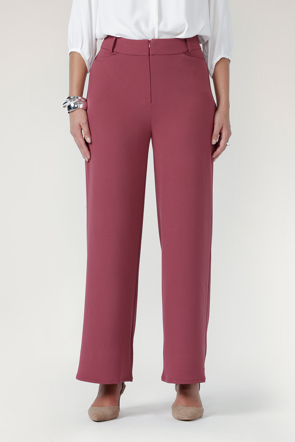 Designed with a high-rise waist and a structured waistband with belt loops, this style creates a flattering, elongated silhouette. An invisible front zip with internal button ensures a clean, streamlined finish.
