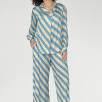 Designed as a refined oversized shirt, it transitions seamlessly from workdays to elevated events.