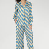 Designed as a refined oversized shirt, it transitions seamlessly from workdays to elevated events.
