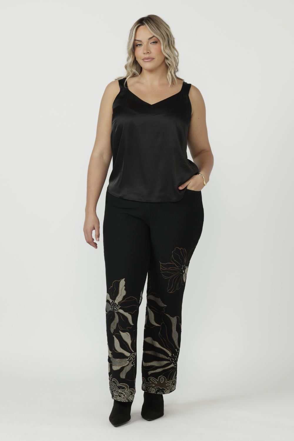 Full-length Gilded Noir Pant crafted from premium winter-weight jacquard knit, featuring angled front pockets, a streamlined pull-on fit and elegant toffee and cream detailing.