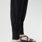 Your go-anywhere pant, the Indi is crafted from lightweight dry-touch jersey that’s soft, stretchy, and comfortable. Designed with a double-layer waistband, relaxed crotch, single inside seam, and cuffed tapered legs, these pants move effortlessly from travel to work to weekend. Available in two heights for your ideal fit.