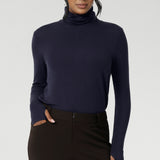 Introducing the Kean high turtleneck top from the Light Layers collection, a stylish and functional piece designed to elevate your wardrobe as the seasons cool. 