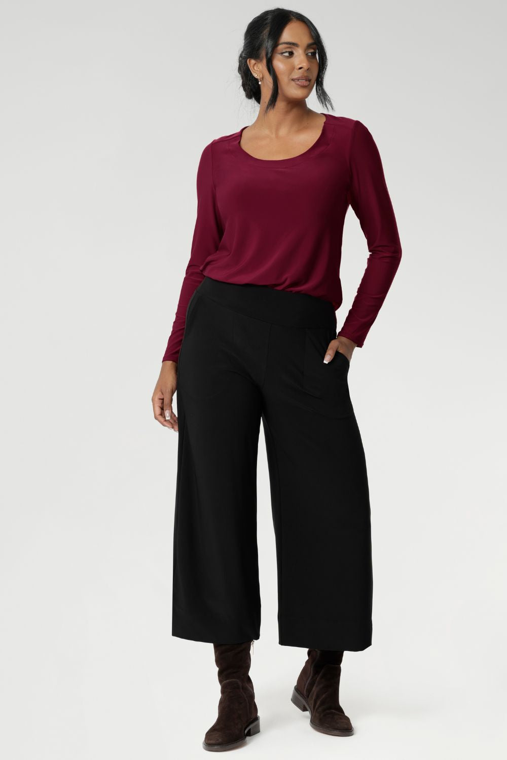 Perfect as a standalone piece or worn under jackets and knitwear, this fitted women’s top is a must-have staple for cooler days and transitional weather. 