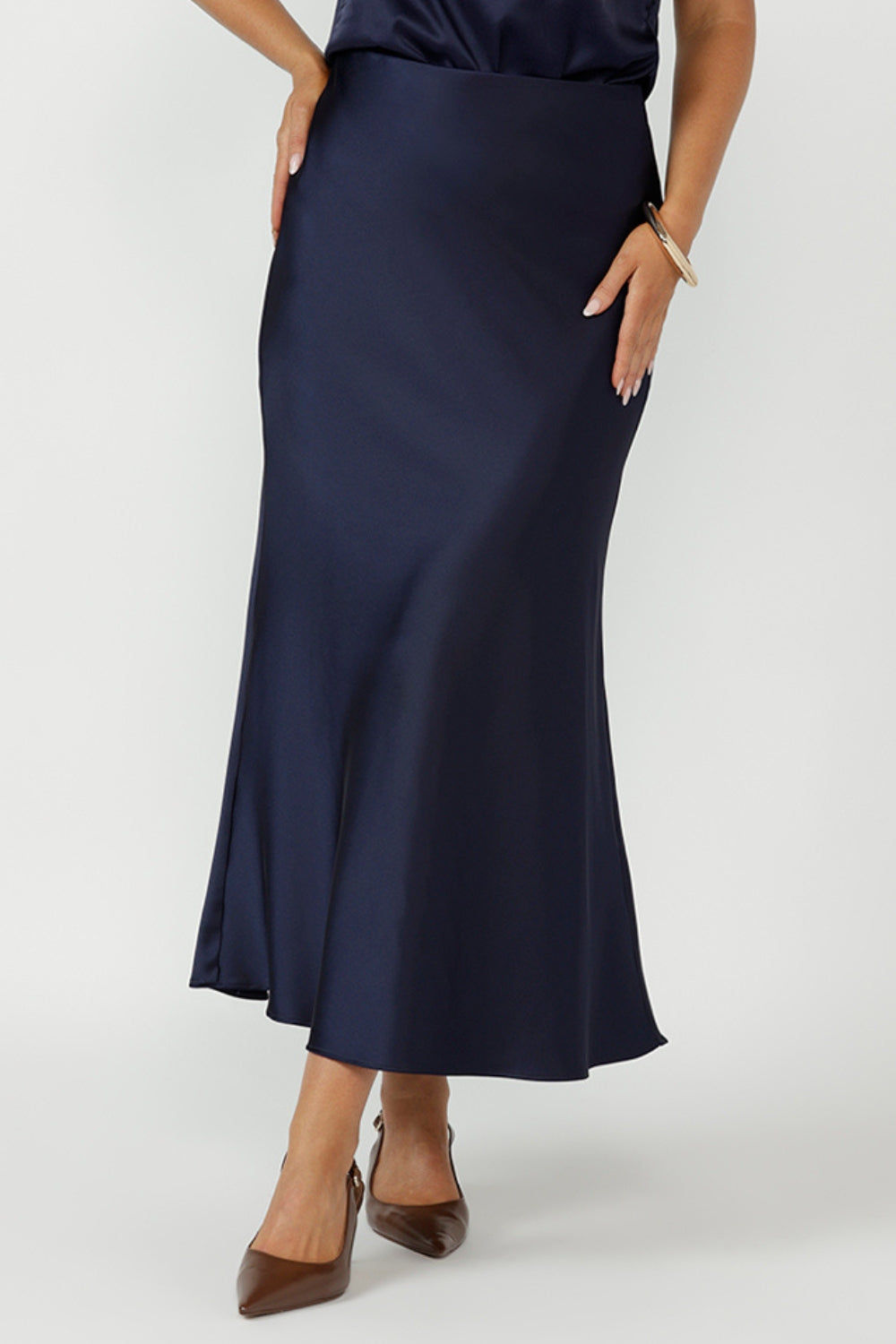 The Manhattan Maxi Skirt blends comfort and polish, making it a standout in women’s workwear and occasion wear. 