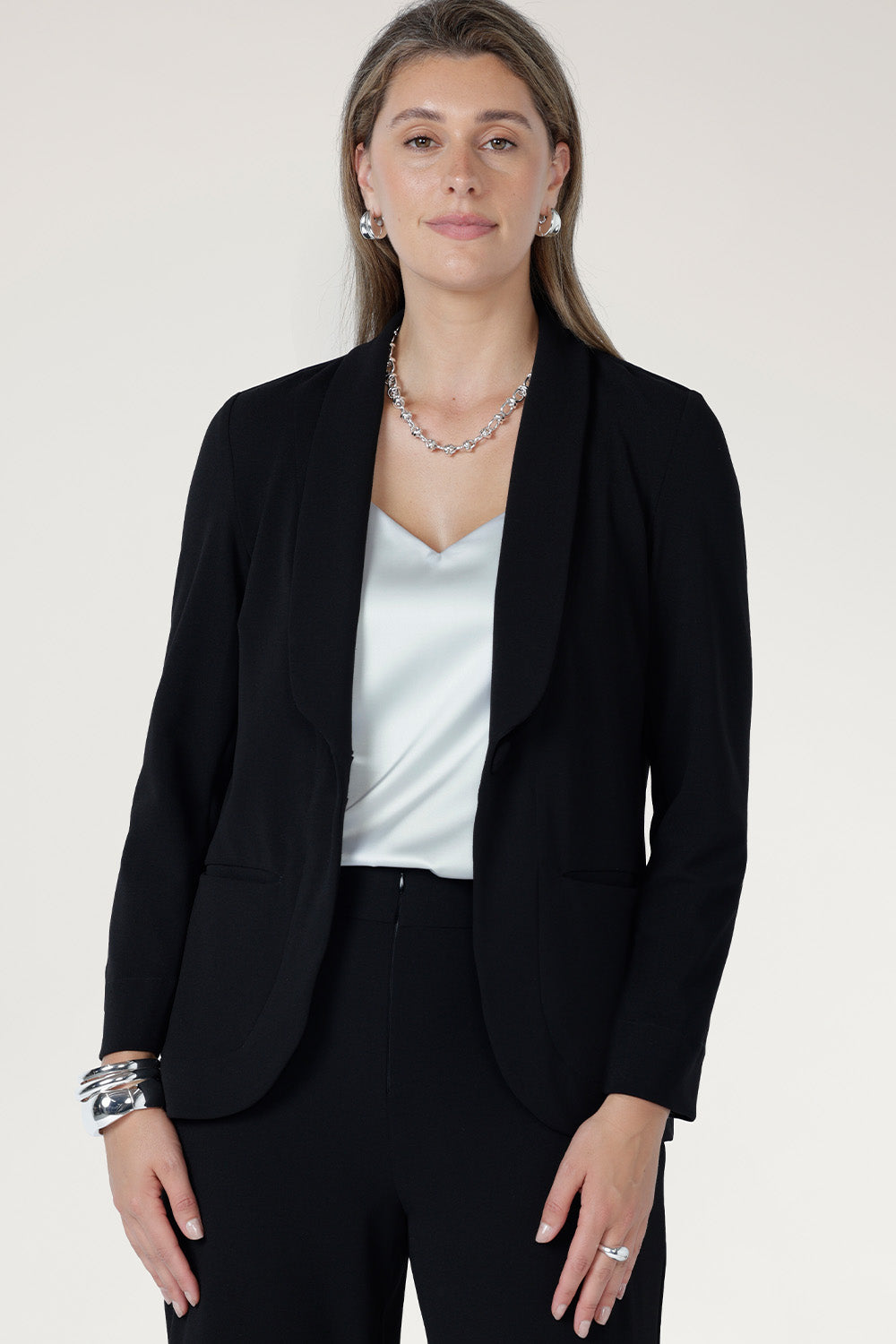 Crafted from our luxe, body-contouring scuba jersey, the Merit Blazer is an expertly tailored jacket that elevates any outfit. 