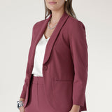 Functional front pockets and a subtle back pleat add ease and movement, while maintaining a clean, structured look. 