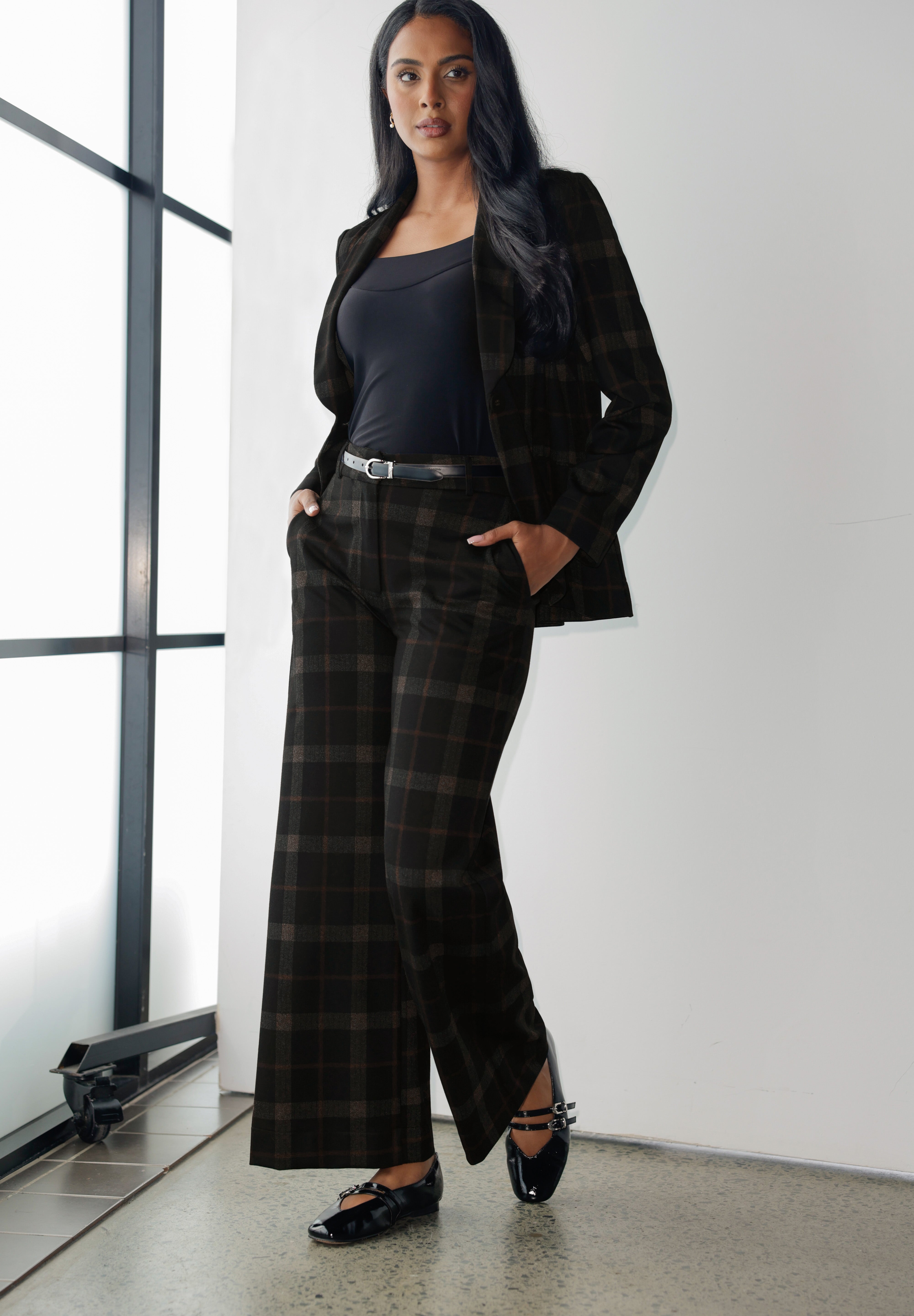 Leina + Fleur’s suiting collection is a celebration of modern tailoring, reimagined in luxe ponte fabric for women who value both structure and comfort. Designed to move with you, this collection offers refined silhouettes that transition effortlessly from work to smart-casual settings. 