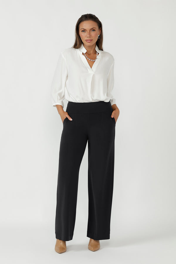 Crafted from a Tencel-Viscose fabric with a sand-washed texture, the Arley Shirt in Vanilla features a buttonless design with clean lines, and a cool, contemporary look.