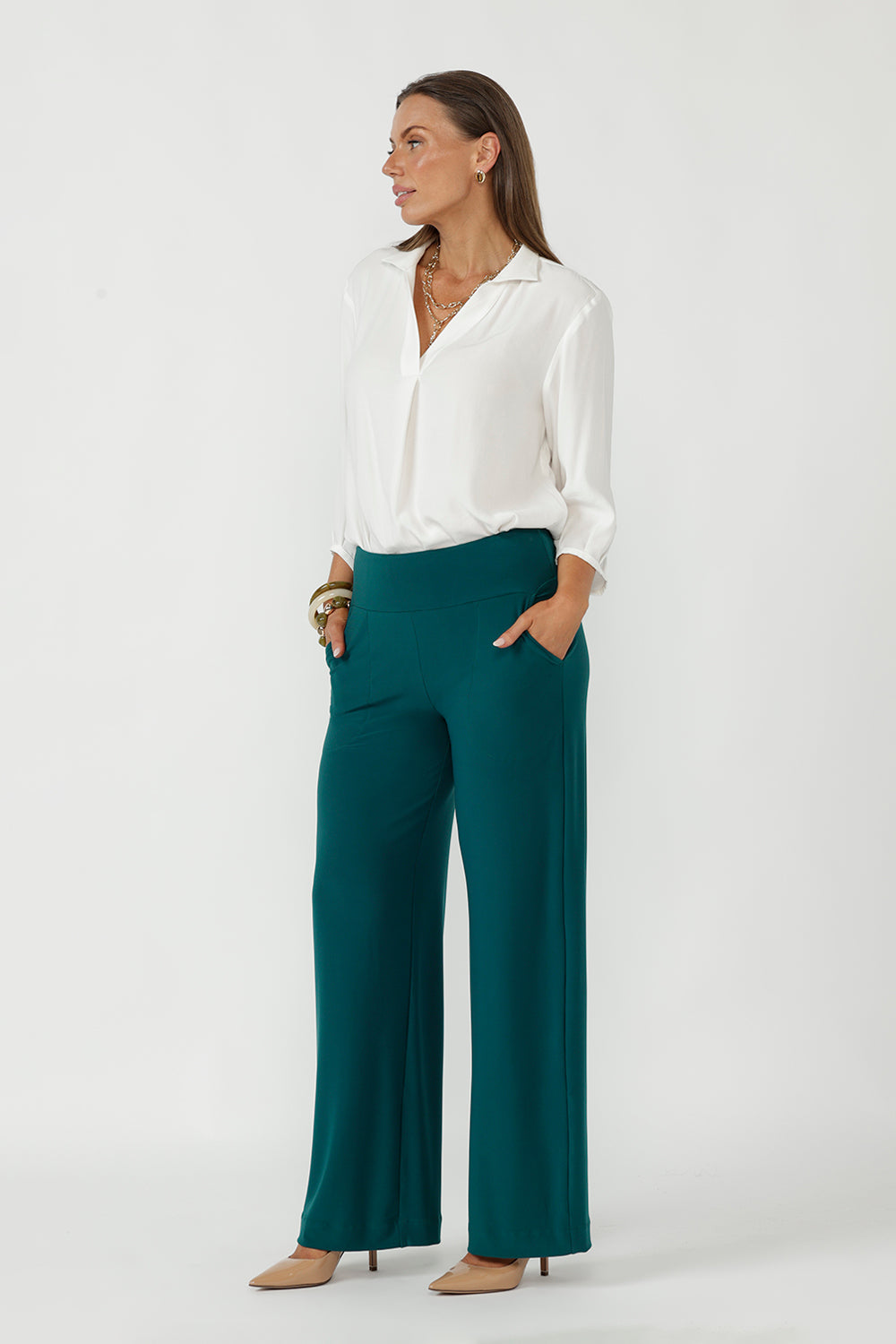 Best-selling Monroe Pant crafted from heavyweight stretch jersey featuring a clean straight-leg profile, topstitched side pockets and comfortable all-day wear.
