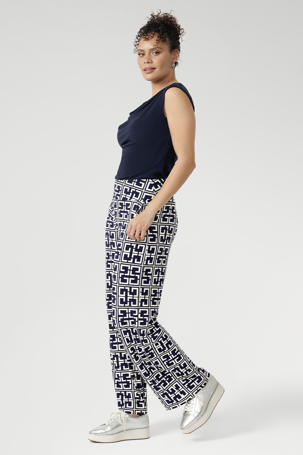 Available in three lengths, the Monroe Pant adapts to your shape and height, making it easy to create a perfectly proportioned look. The dark navy base with crisp white geometric print adds a sophisticated edge, whether you're dressing for the office or styling it casually for weekends. 