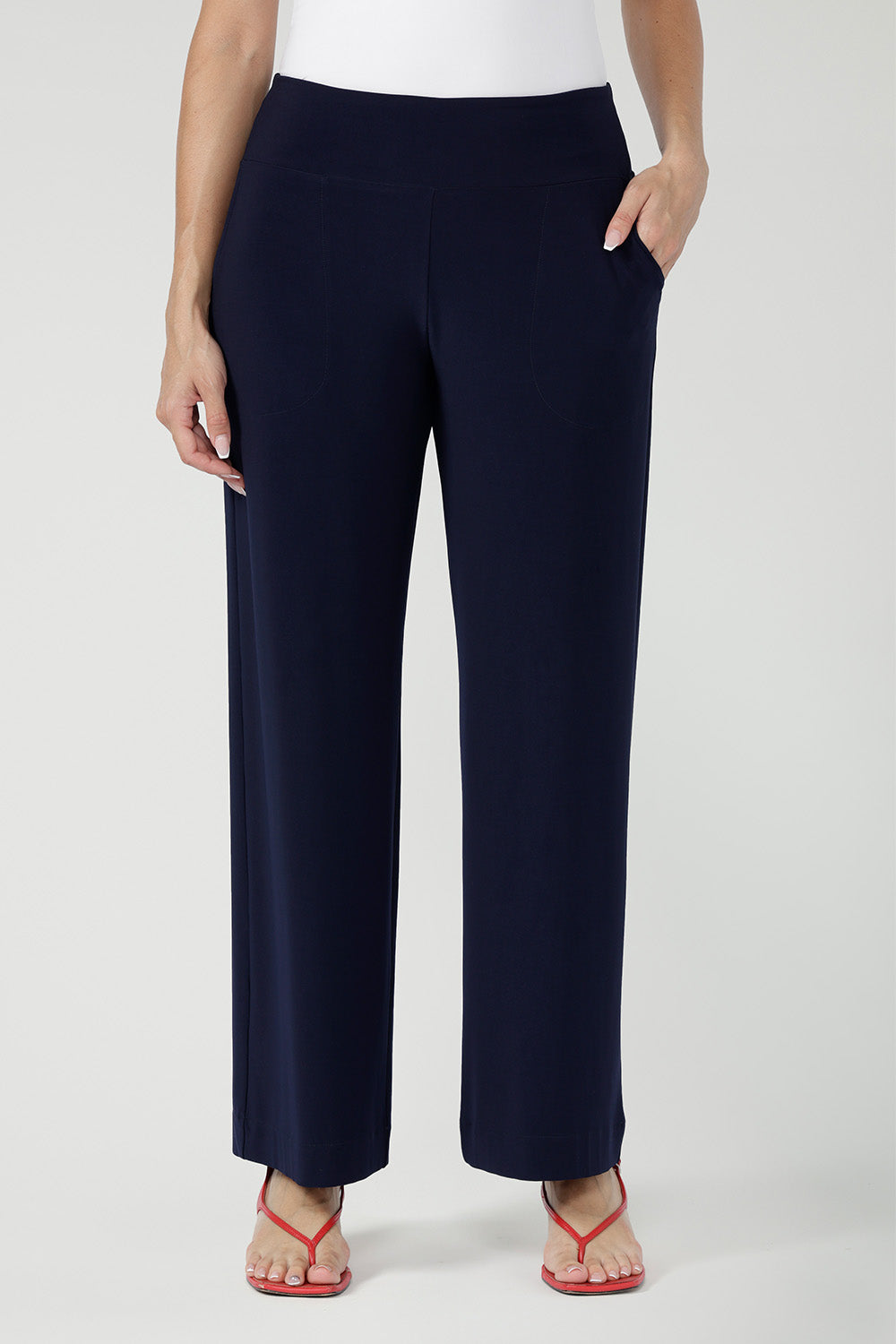 Featuring a deep double-layer waistband, it provides a smooth, supportive fit that flatters the silhouette