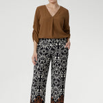 Crafted from our signature deluxe slinky jersey, our best-selling Monroe Pant offers the perfect balance of versatility and sophistication. 