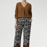 Crafted from our signature deluxe slinky jersey, our best-selling Monroe Pant offers the perfect balance of versatility and sophistication. 