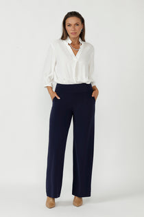 Our best-selling Monroe Pant is crafted from luxe heavyweight dry-touch jersey, delivering a beautiful drape with all-day comfort. 