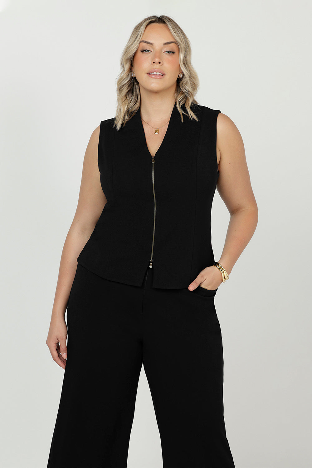 Crafted from luxe, body-contouring scuba jersey, the Pennyworth Vest features a double-ended zip for endless styling options. Elevate your wardrobe with this versatile addition to your Soft Suiting collection.&nbsp;