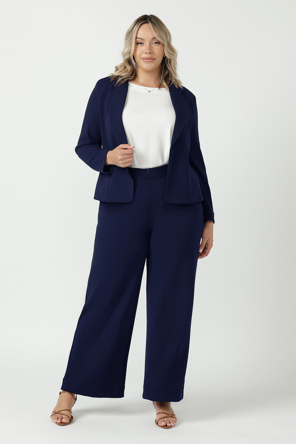 Flattering shortline Sara Jacket with a double-layer tailored front, classic notch lapels, structured silhouette and practical inside pocket.