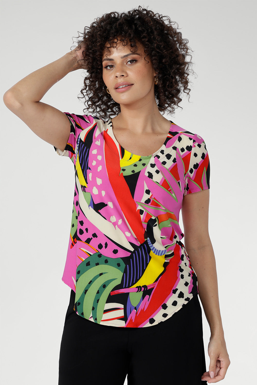 Crafted from soft-touch jersey in an exclusive Tucan print, the Sawyer Top is an easy, everyday essential for smart styling, casual dressing, and effortless layering. 