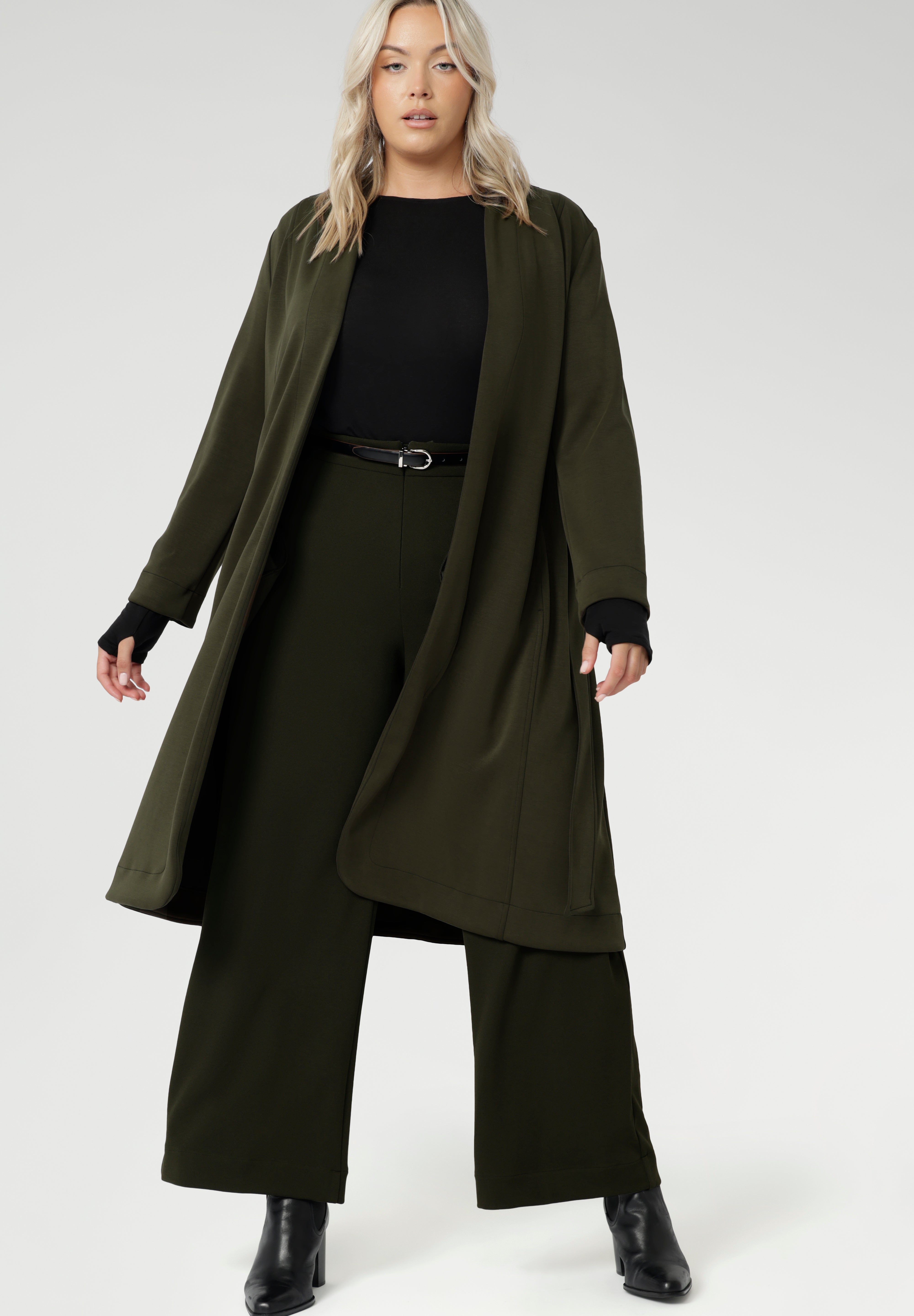 The Sorel Trench Coat is expertly tailored with a modern, sophisticated silhouette that elevates any wardrobe. Crafted from a luxurious winter-weight Modal fabric, it combines soft structure and stretch, making it the perfect travel companion for those seeking both style and comfort. 