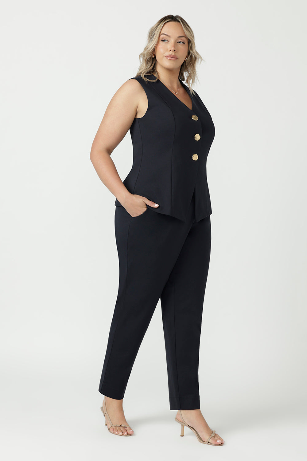 Tapered Leg Pant in Charcoal