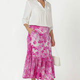 Women’s Tova Skirt in textured burnout fabric with a comfortable elastic waist, practical side pockets and an elegant gathered frill for effortless movement.