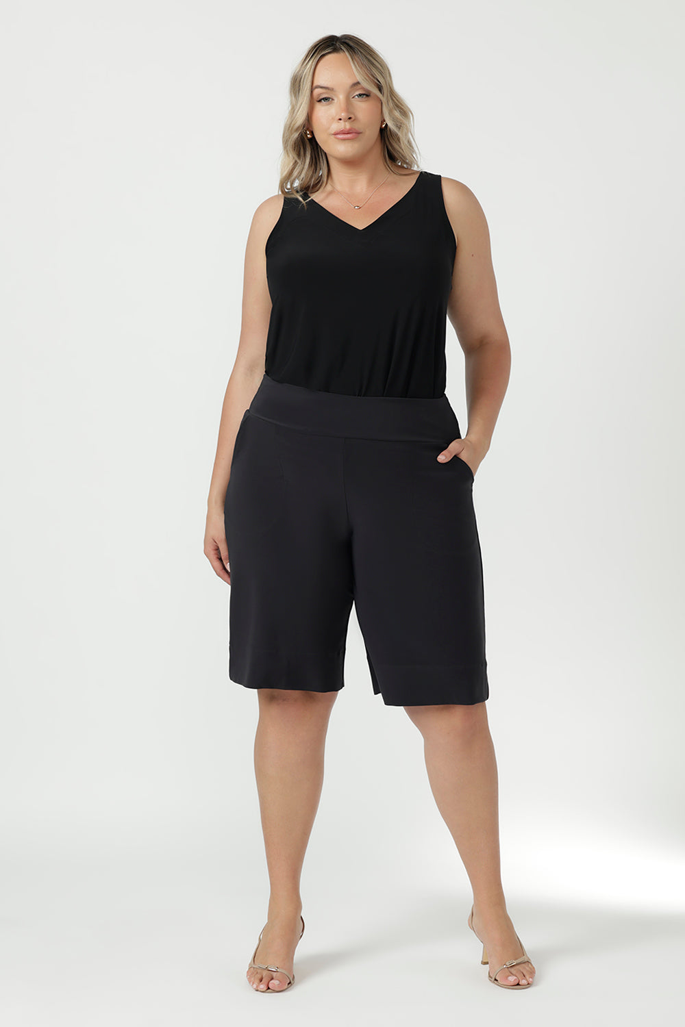 Bermuda Short in Charcoal