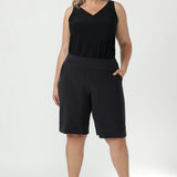 Bermuda Short in Charcoal
