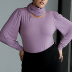 Zara knit top in soft lilac brings a fresh, elegant tone to your autumn and winter wardrobe. Designed for both style and comfort, it features a flattering boat neckline and full-length bellow sleeves with delicate gathers at the shoulders and refined darts at the wrists, creating subtle volume that layers beautifully under coats and jackets.