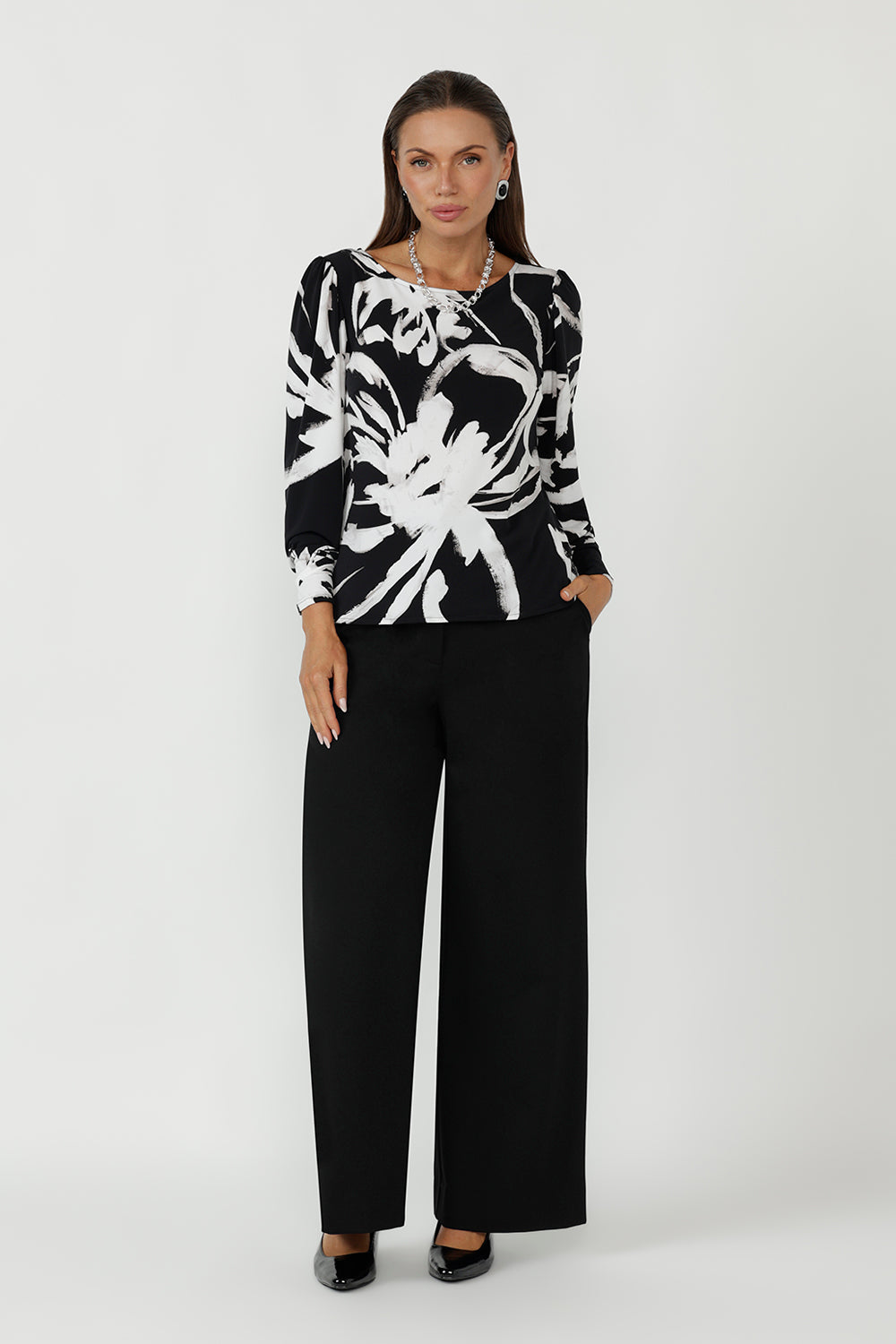 The Zara Top blends comfort and sophistication, making it a standout in women’s workwear. Designed with stretch fabric, a fitted shape, and statement sleeves, it delivers all-day wear and effortless styling for modern, professional wardrobes.