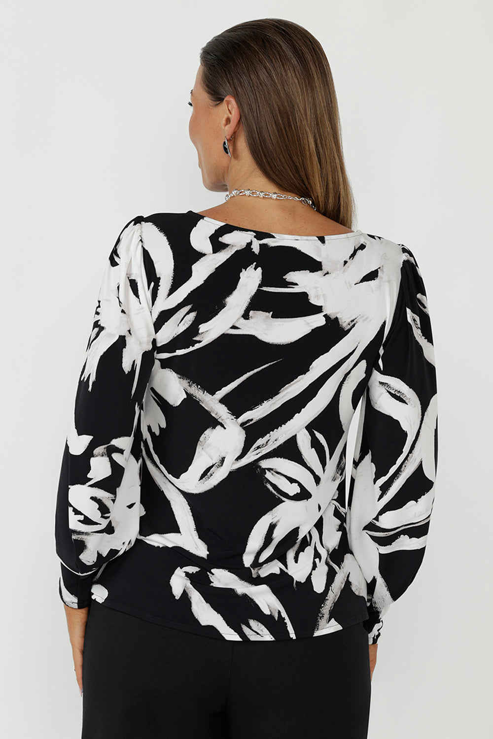 Designed and made in Australia, the Zara Top is a versatile staple crafted from premium dry-touch jersey. With a flattering silhouette, curved hem detail, and soft, voluminous sleeves, it’s perfect for elevated everyday wear and comfortable office dressing.